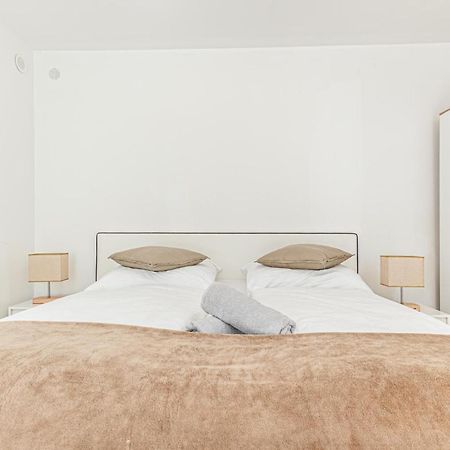 City Vibes: 1Br Apt, 10 Min To Westbahnhof Vienna Esterno foto