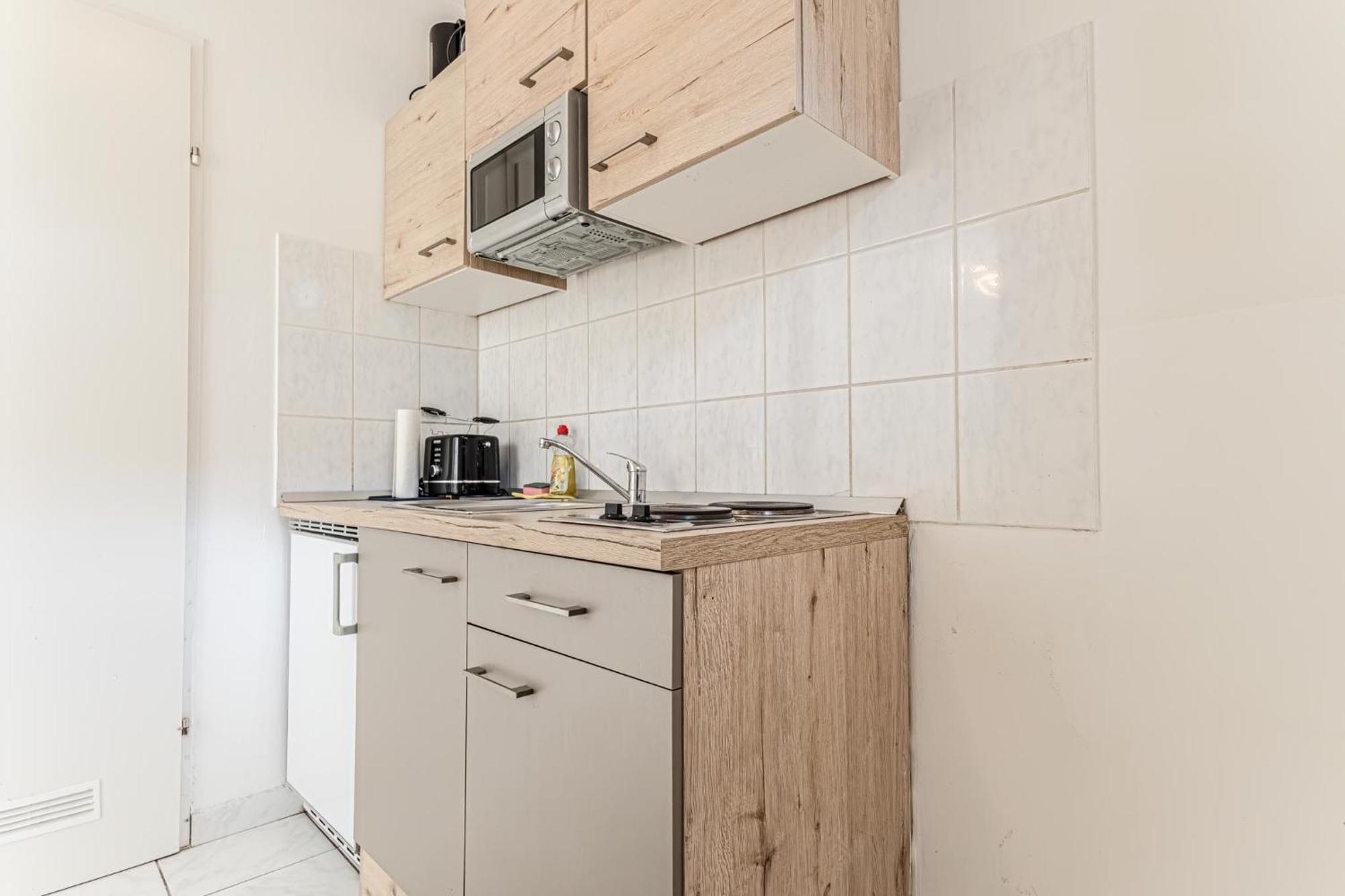 City Vibes: 1Br Apt, 10 Min To Westbahnhof Vienna Esterno foto