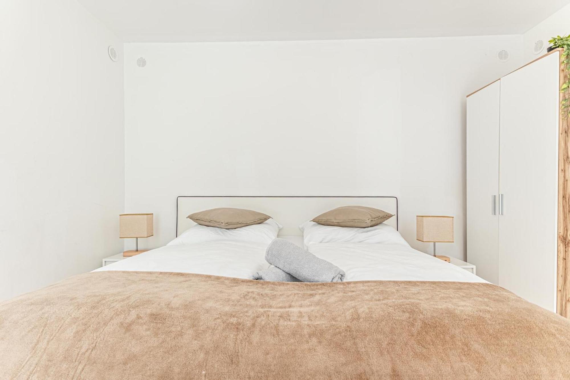 City Vibes: 1Br Apt, 10 Min To Westbahnhof Vienna Esterno foto