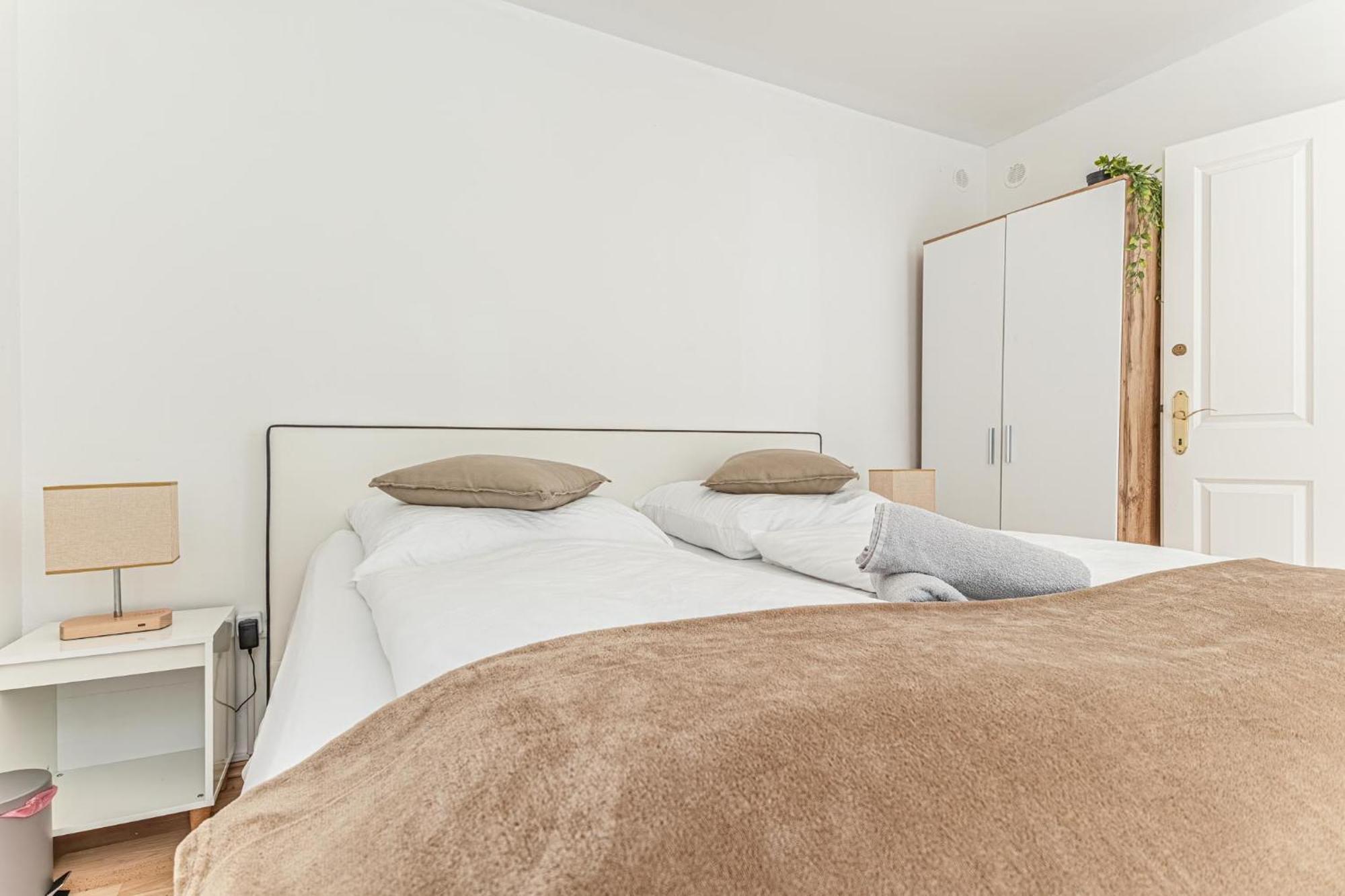 City Vibes: 1Br Apt, 10 Min To Westbahnhof Vienna Esterno foto