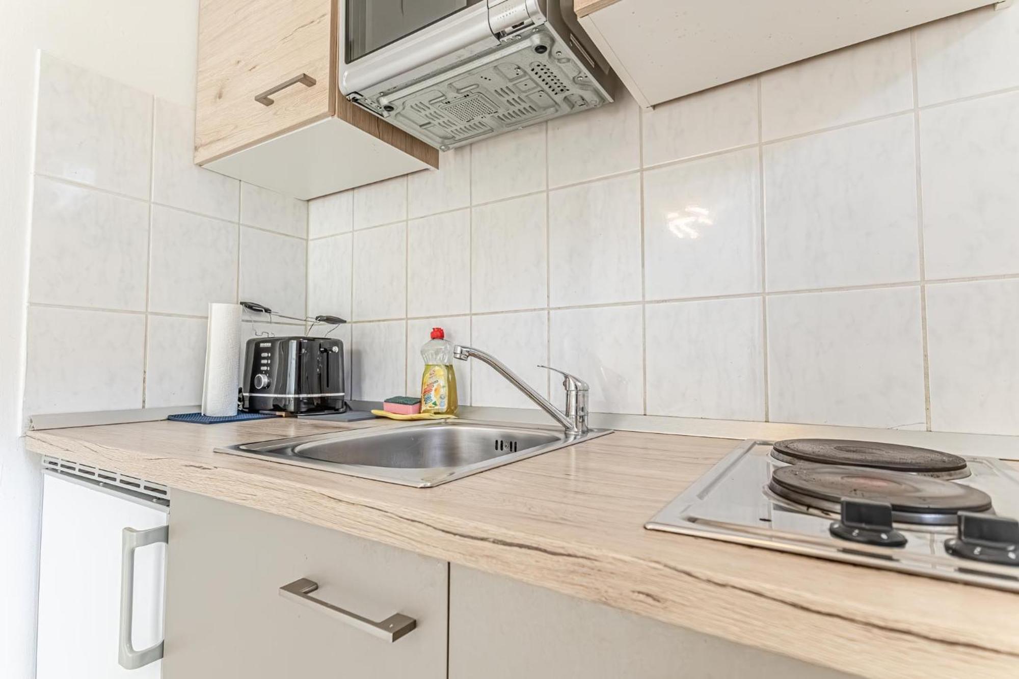 City Vibes: 1Br Apt, 10 Min To Westbahnhof Vienna Esterno foto