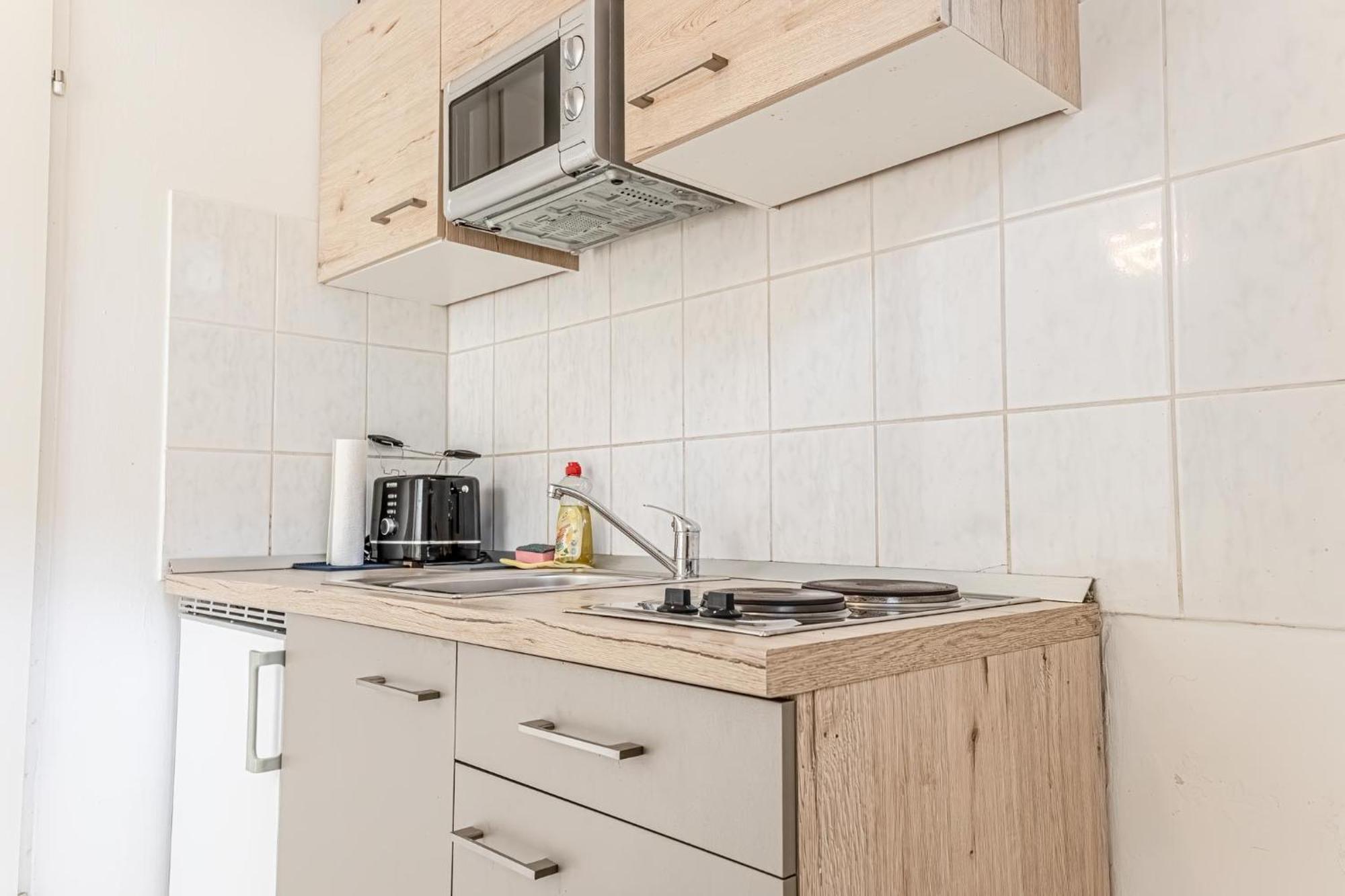 City Vibes: 1Br Apt, 10 Min To Westbahnhof Vienna Esterno foto