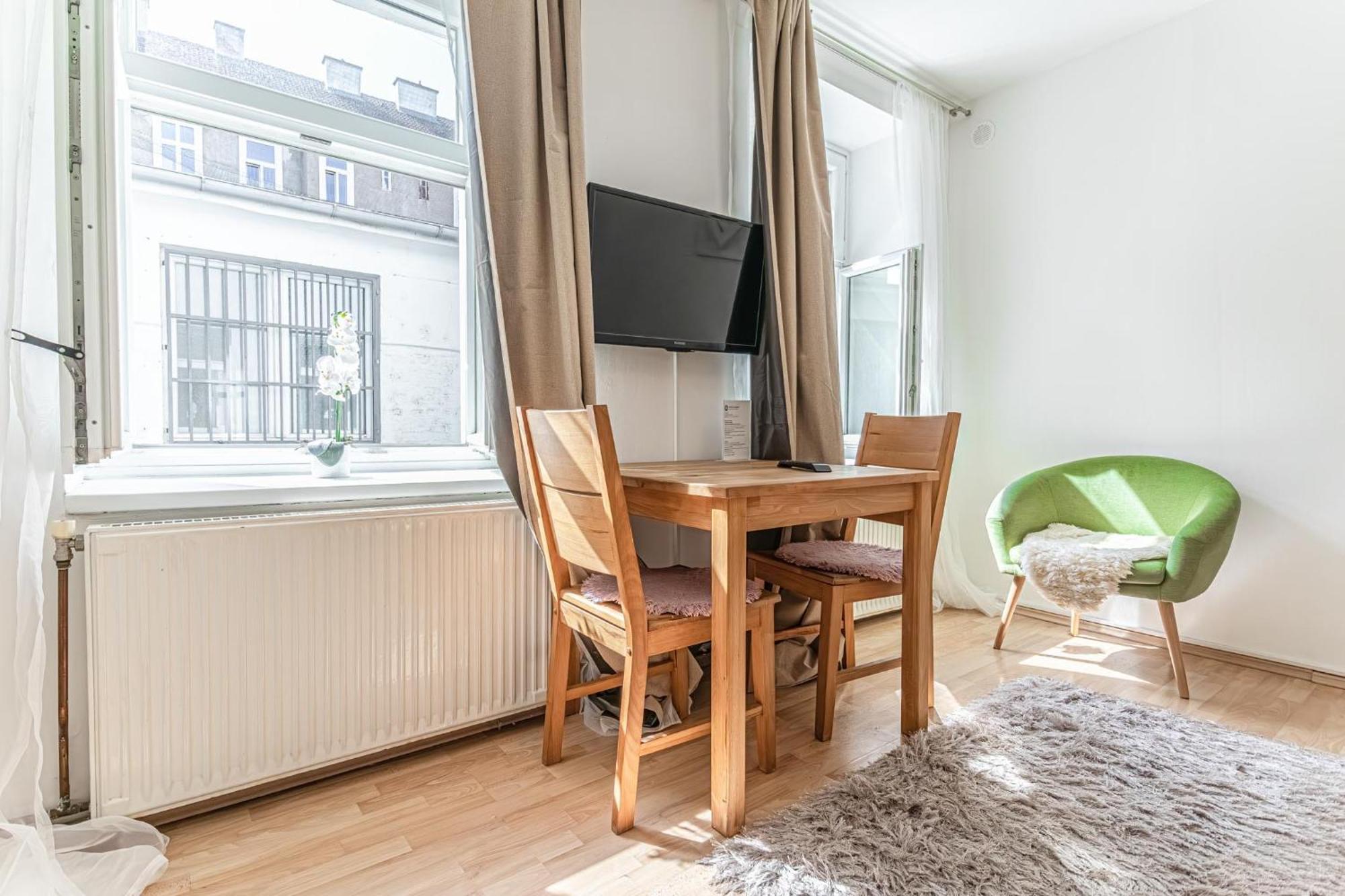 City Vibes: 1Br Apt, 10 Min To Westbahnhof Vienna Esterno foto